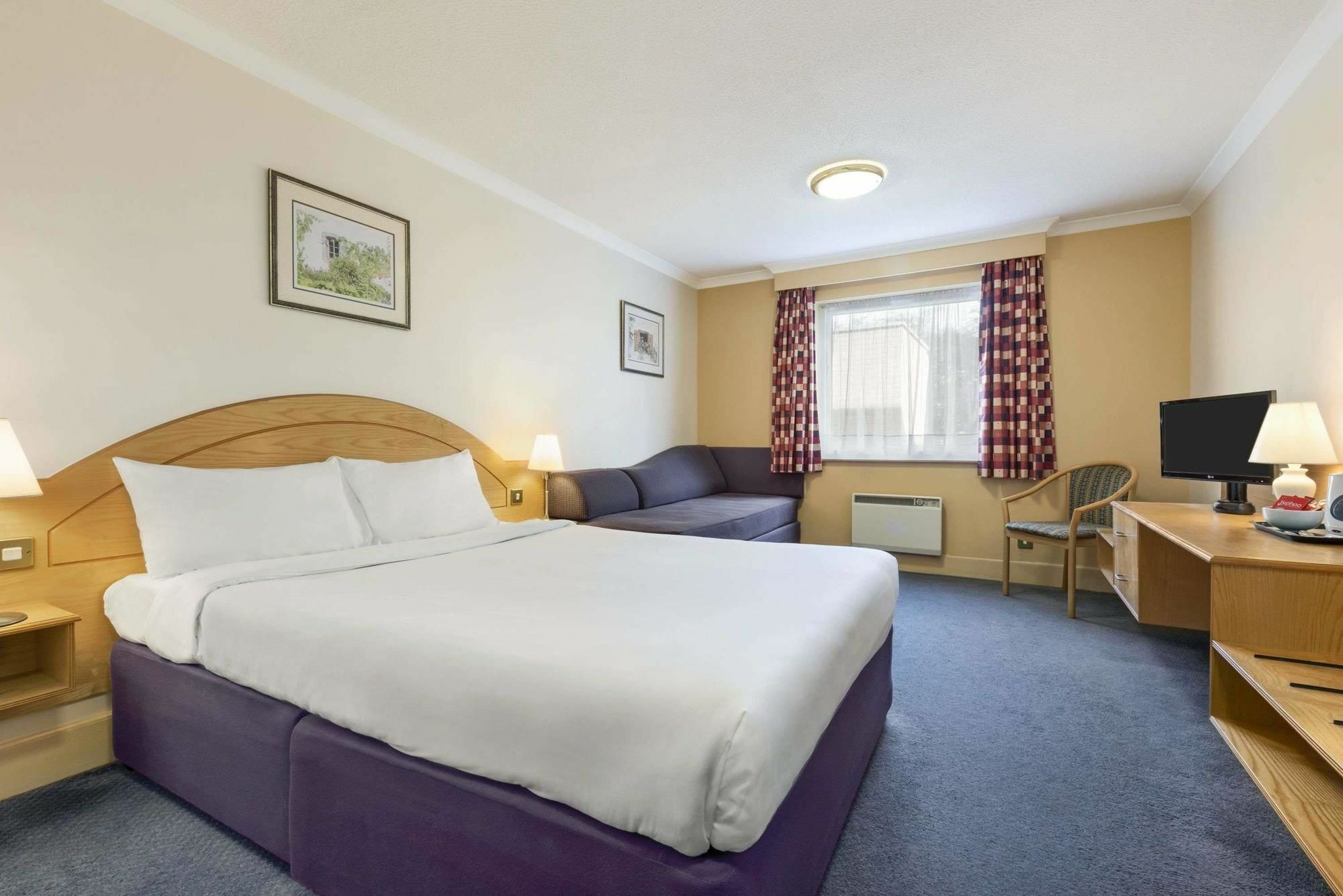 Days Watford Gap Hotel 3*